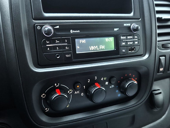 Renault Trafic 22 of 26
