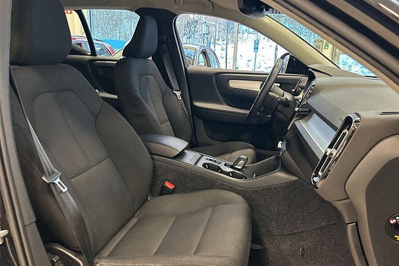 Volvo XC40 9 of 24