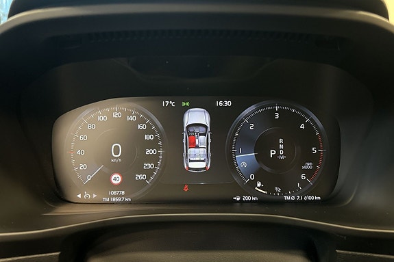 Volvo XC40 17 of 24