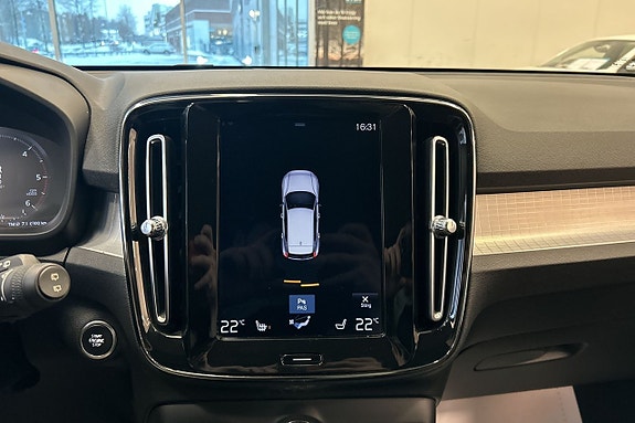 Volvo XC40 13 of 24