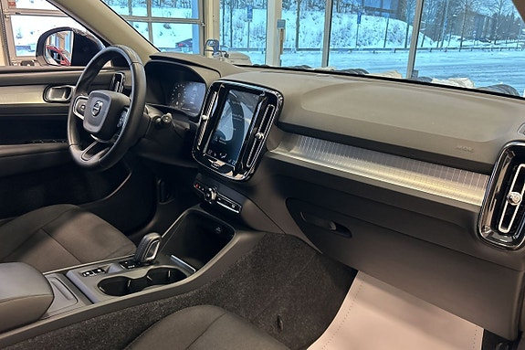Volvo XC40 8 of 24