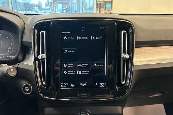 Volvo XC40 16 of 24
