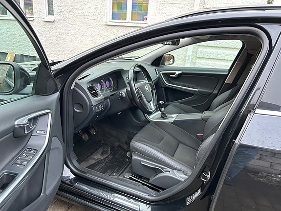 Volvo V60 14 of 30