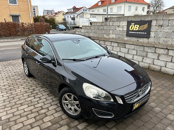 Volvo V60 2 of 30