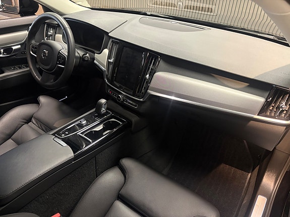 Volvo V90 8 of 16