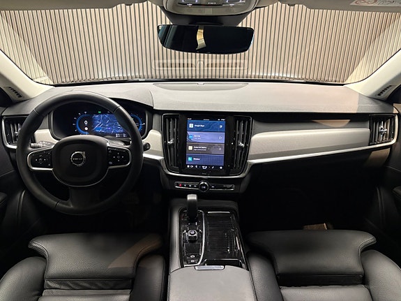Volvo V90 9 of 16