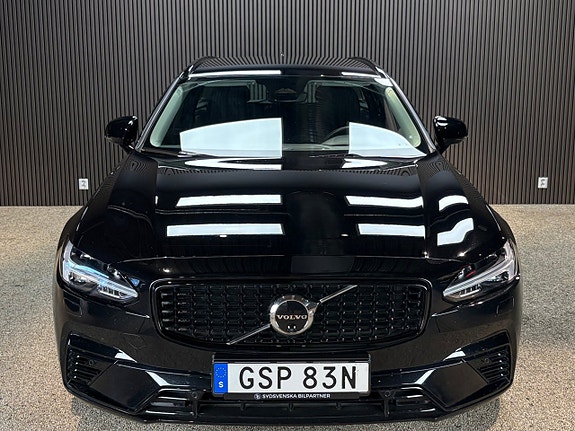 Volvo V90 2 of 16