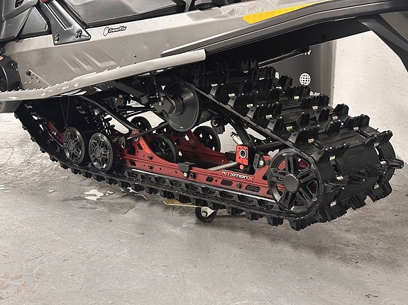Ski-Doo Renegade XRS 850 E-Tec -23 Sveg 4 of 6
