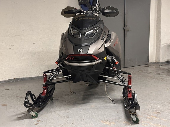 Ski-Doo Renegade XRS 850 E-Tec -23 Sveg 2 of 6