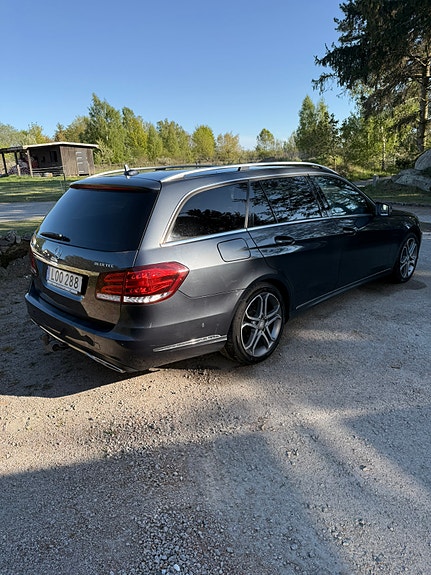 Mercedes-Benz E250 5 of 5