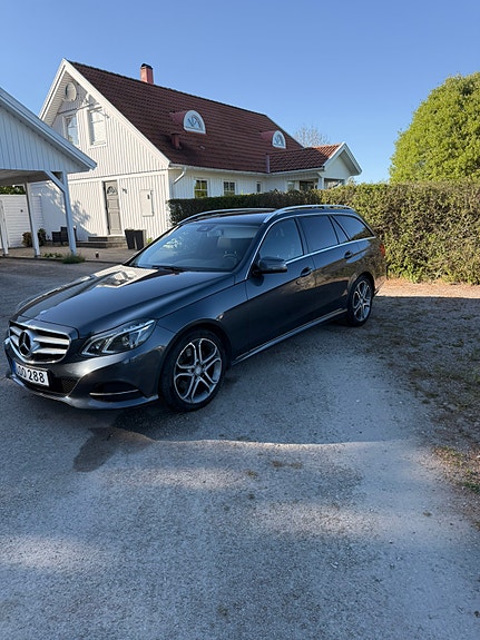 Mercedes-Benz E250 3 of 5