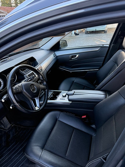 Mercedes-Benz E250 10 of 12