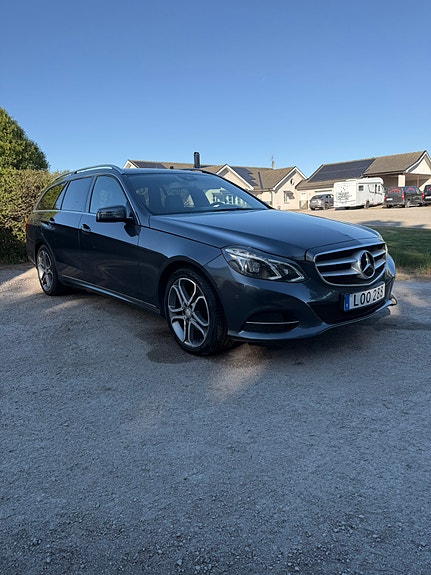 Mercedes-Benz E250 7 of 12