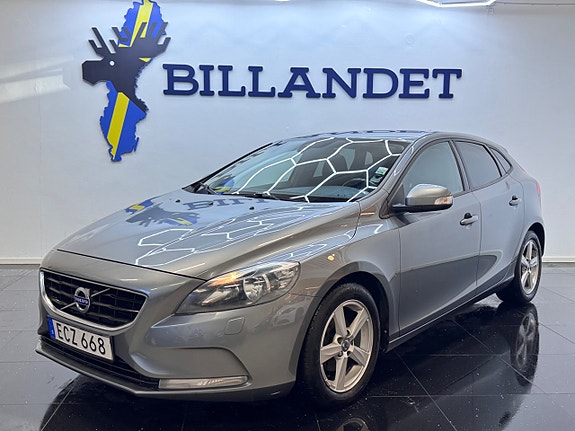 Volvo V40 2 of 5