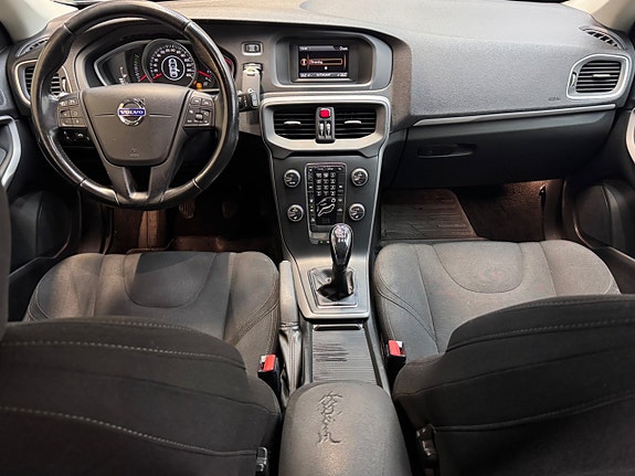 Volvo V40 17 of 23
