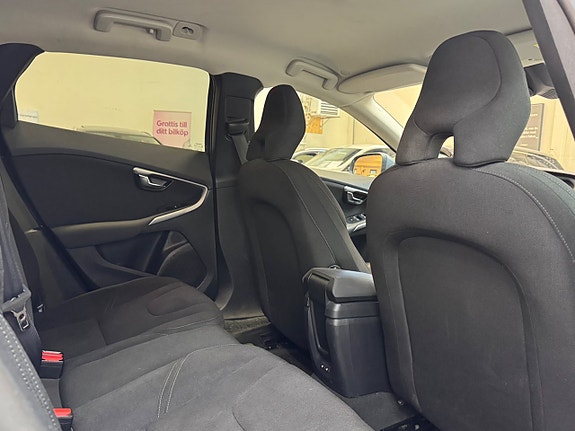 Volvo V40 14 of 23