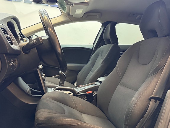 Volvo V40 11 of 23