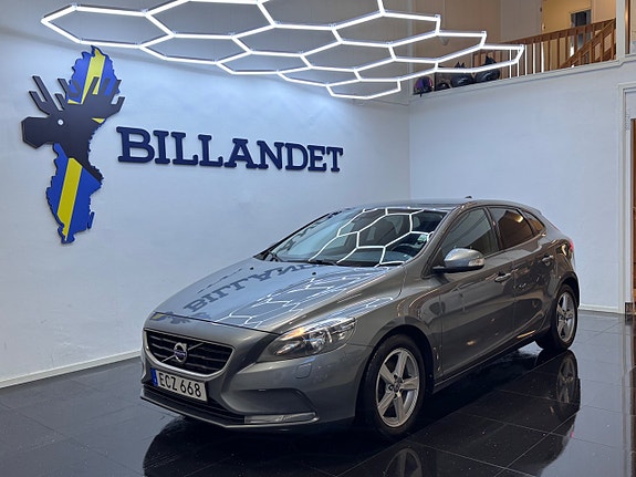 Volvo V40 8 of 23