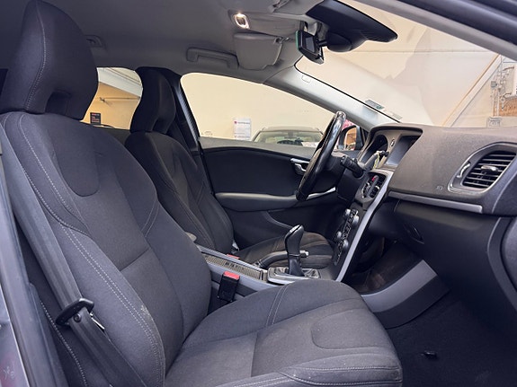 Volvo V40 12 of 23