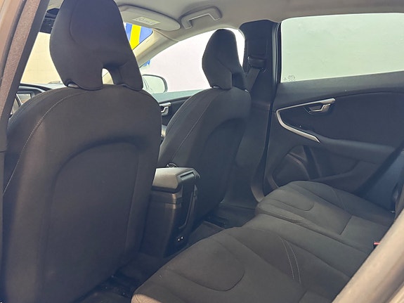Volvo V40 13 of 23
