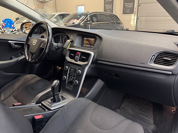 Volvo V40 10 of 23