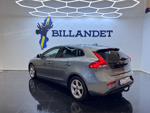 Volvo V40 4 of 5