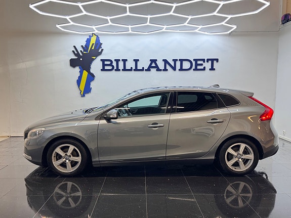 Volvo V40 3 of 5