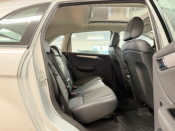 Mercedes-Benz B200 14 of 26