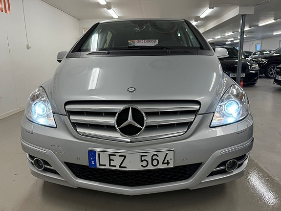 Mercedes-Benz B200 5 of 5