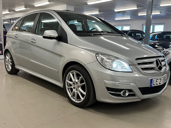 Mercedes-Benz B200 10 of 26
