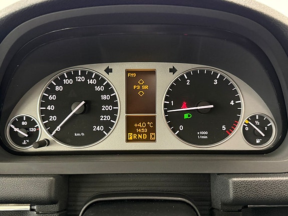 Mercedes-Benz B200 25 of 26