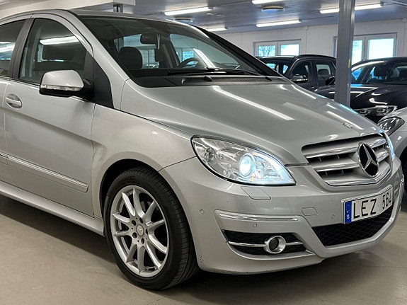 Mercedes-Benz B200 11 of 26