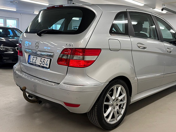 Mercedes-Benz B200 9 of 26