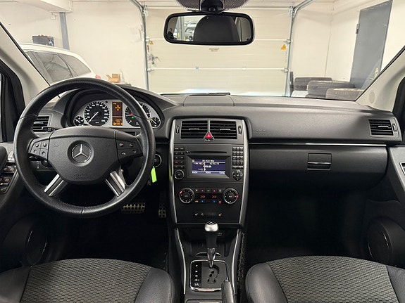 Mercedes-Benz B200 16 of 26