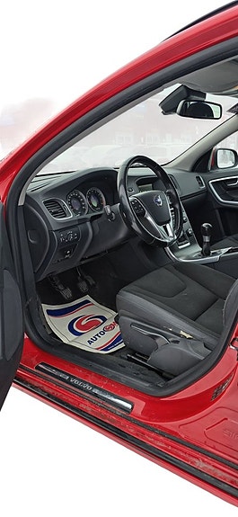 Volvo V60 11 of 14