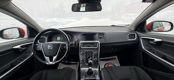 Volvo V60 10 of 14