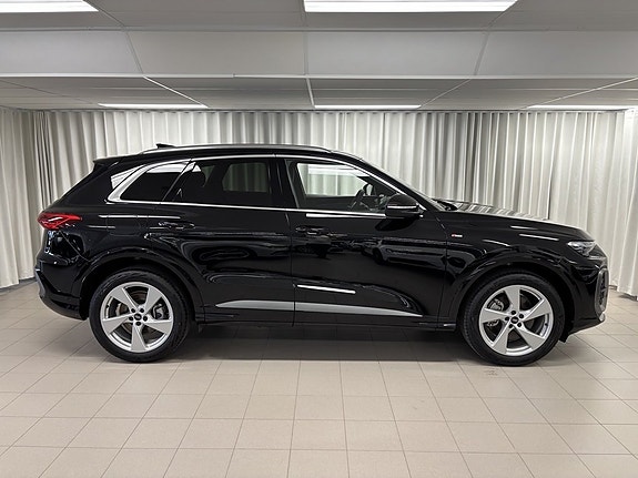 Audi Q5 2 of 5
