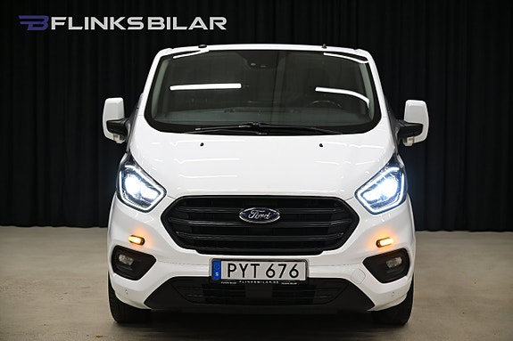 Ford Transit Custom 11 of 30