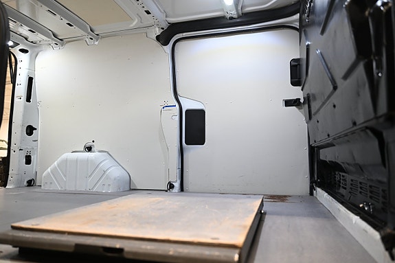 Ford Transit Custom 13 of 30