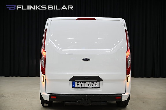 Ford Transit Custom 12 of 30