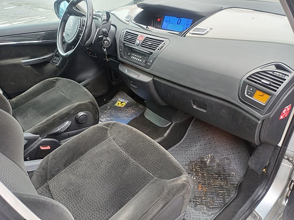 Citroen Grand C4 Picasso 17 of 18