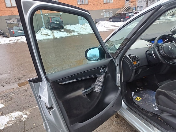 Citroen Grand C4 Picasso 10 of 18