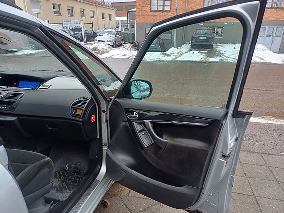 Citroen Grand C4 Picasso 14 of 18