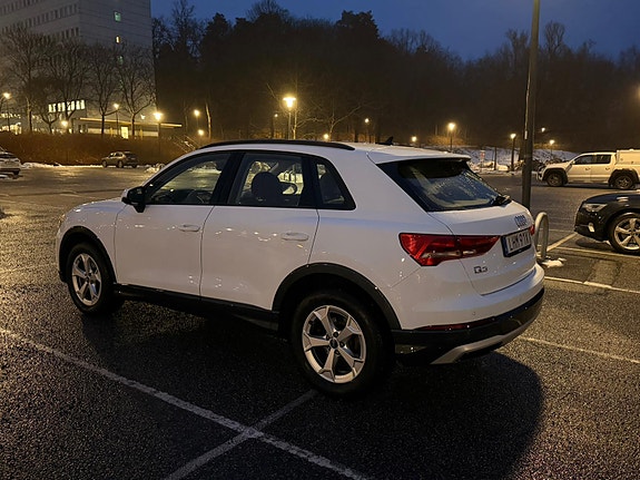 Audi Q3 3 of 5