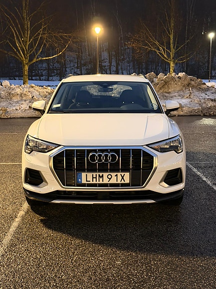 Audi Q3 2 of 5