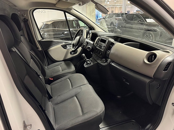 Renault Trafic 7 of 8