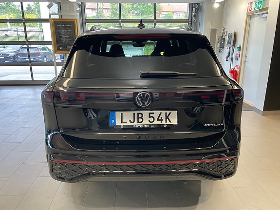 Volkswagen Tiguan 5 of 17