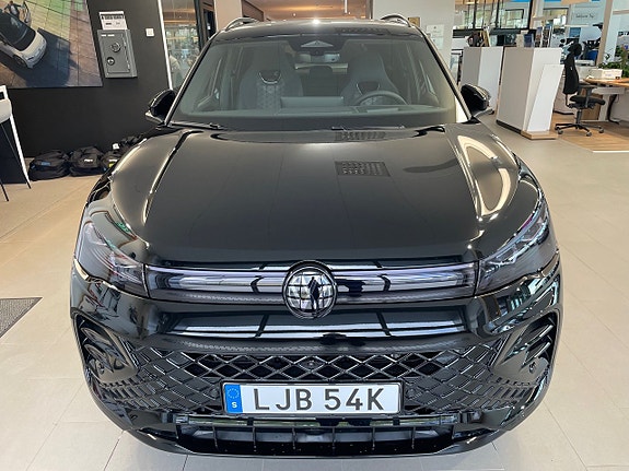 Volkswagen Tiguan 3 of 17