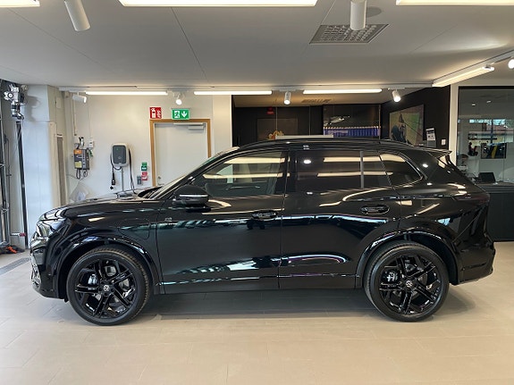 Volkswagen Tiguan 6 of 17