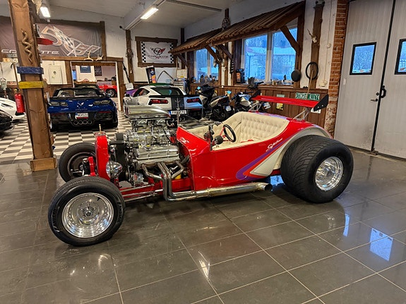 Ford Model T 2 of 5
